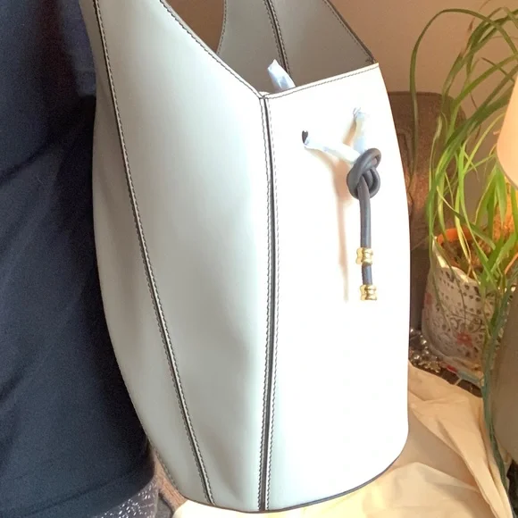 Authentic TORY BURCH CALF leather drawstrings bucket bag - Picture 3 of 16